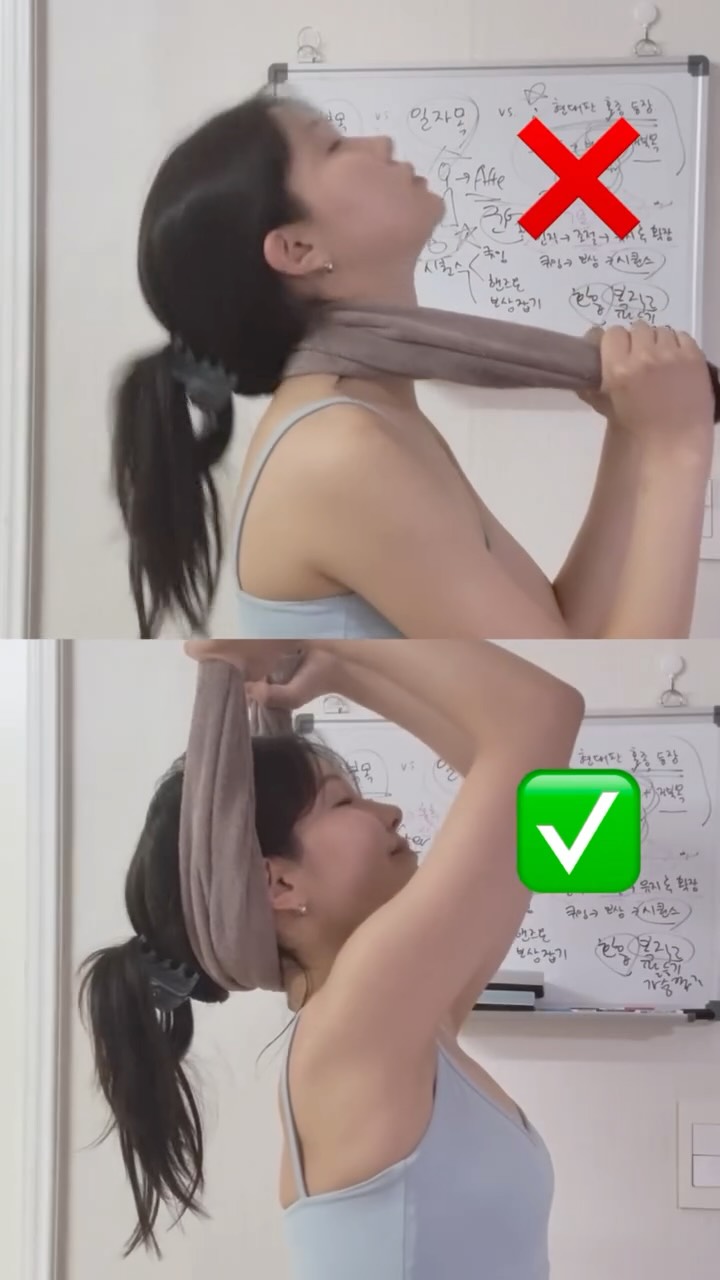 앤드마티니 오펀플리츠 반팔 원피스
