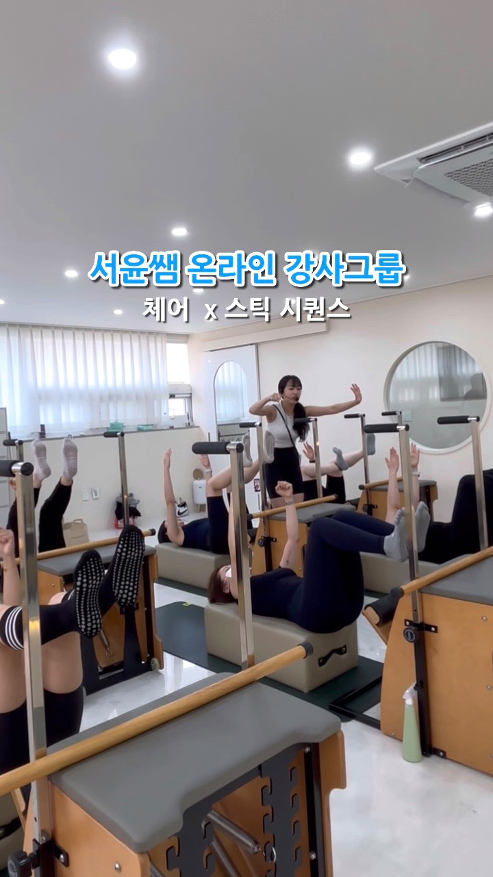 상하 2분할 스케치 보드 이미지 생성 프롬프트