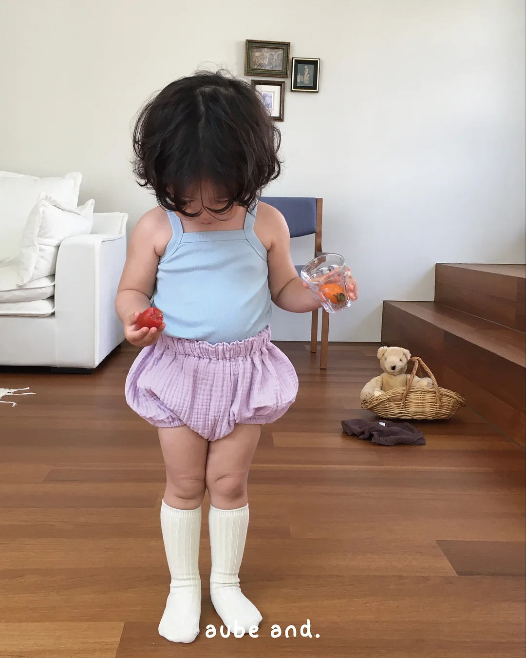 썸머펀칭버킷햇 네이비ST 코코니트조끼 네이비XL 에브리데이골지티 아이보리M 마일반바지 네이비L 오브제셔츠 크림XS 니콜나시티 네이비S 마일플리츠스커트 네이비XS 2