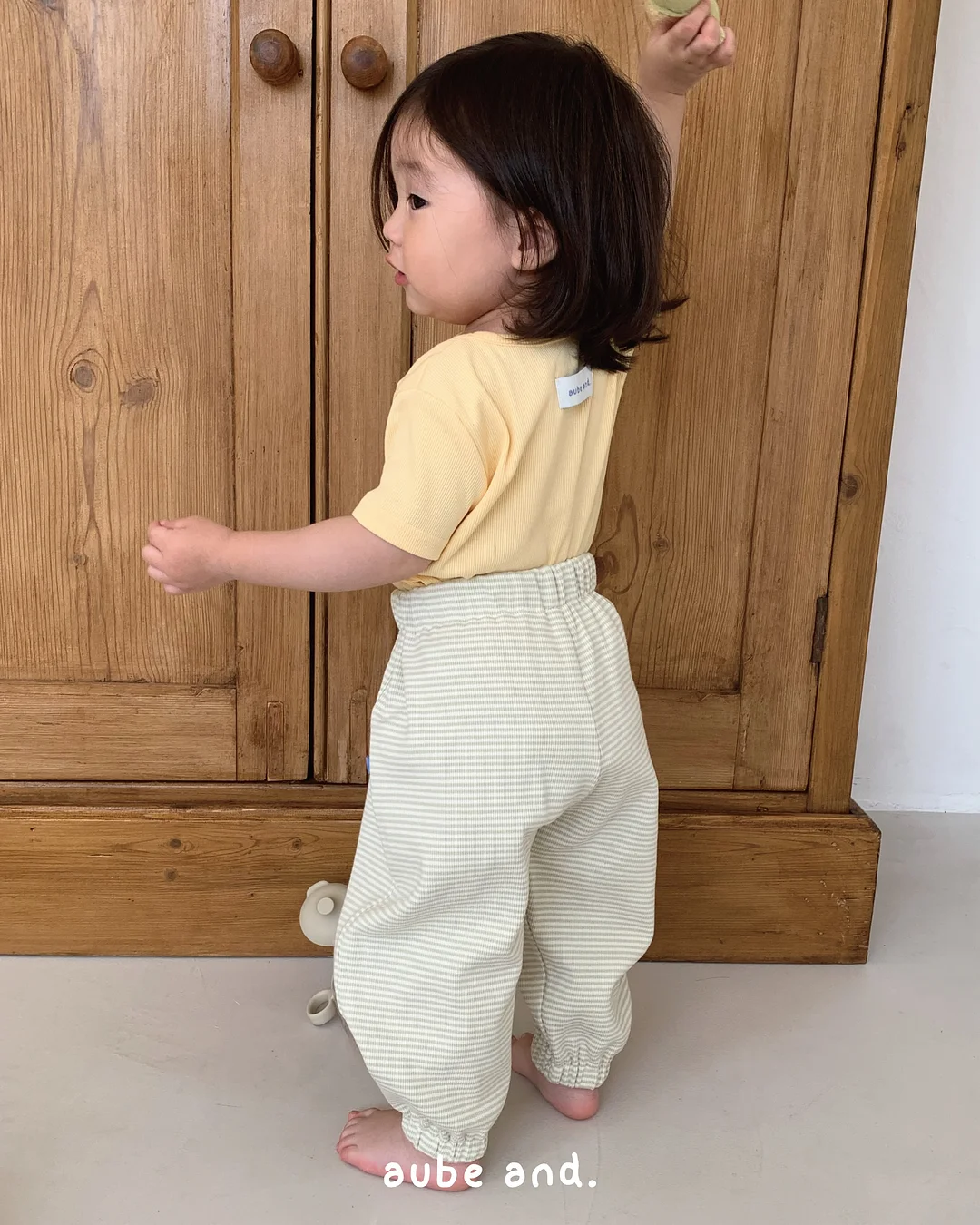 썸머펀칭버킷햇 네이비ST 코코니트조끼 네이비XL 에브리데이골지티 아이보리M 마일반바지 네이비L 오브제셔츠 크림XS 니콜나시티 네이비S 마일플리츠스커트 네이비XS 8