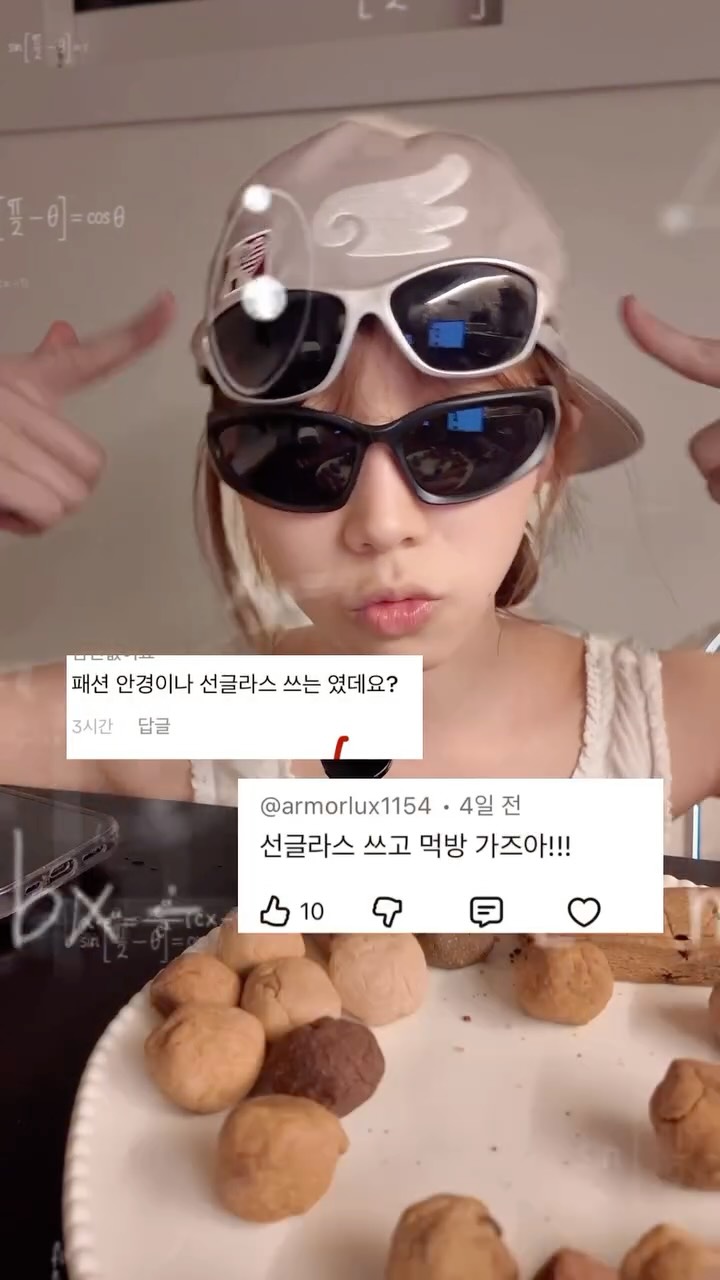 프라다 화이트 반팔