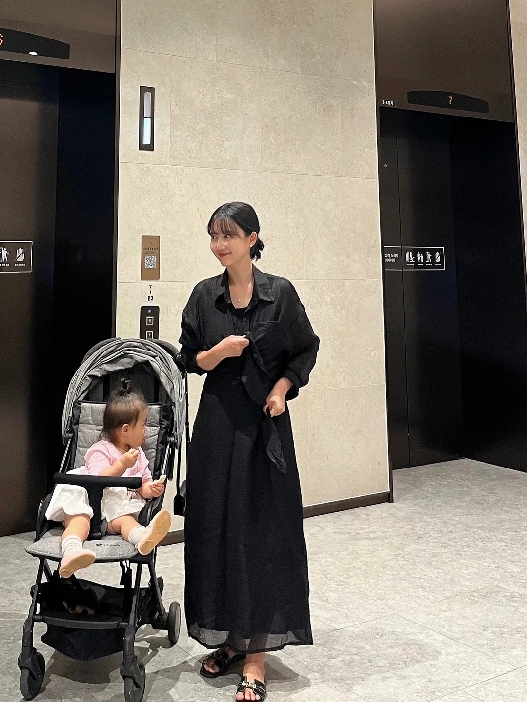 글로시 오픈칼라 블라우스 2