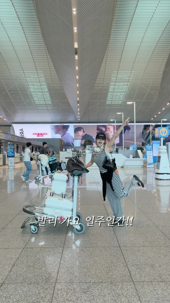 반팔 티셔츠와 버뮤다 팬츠 세트