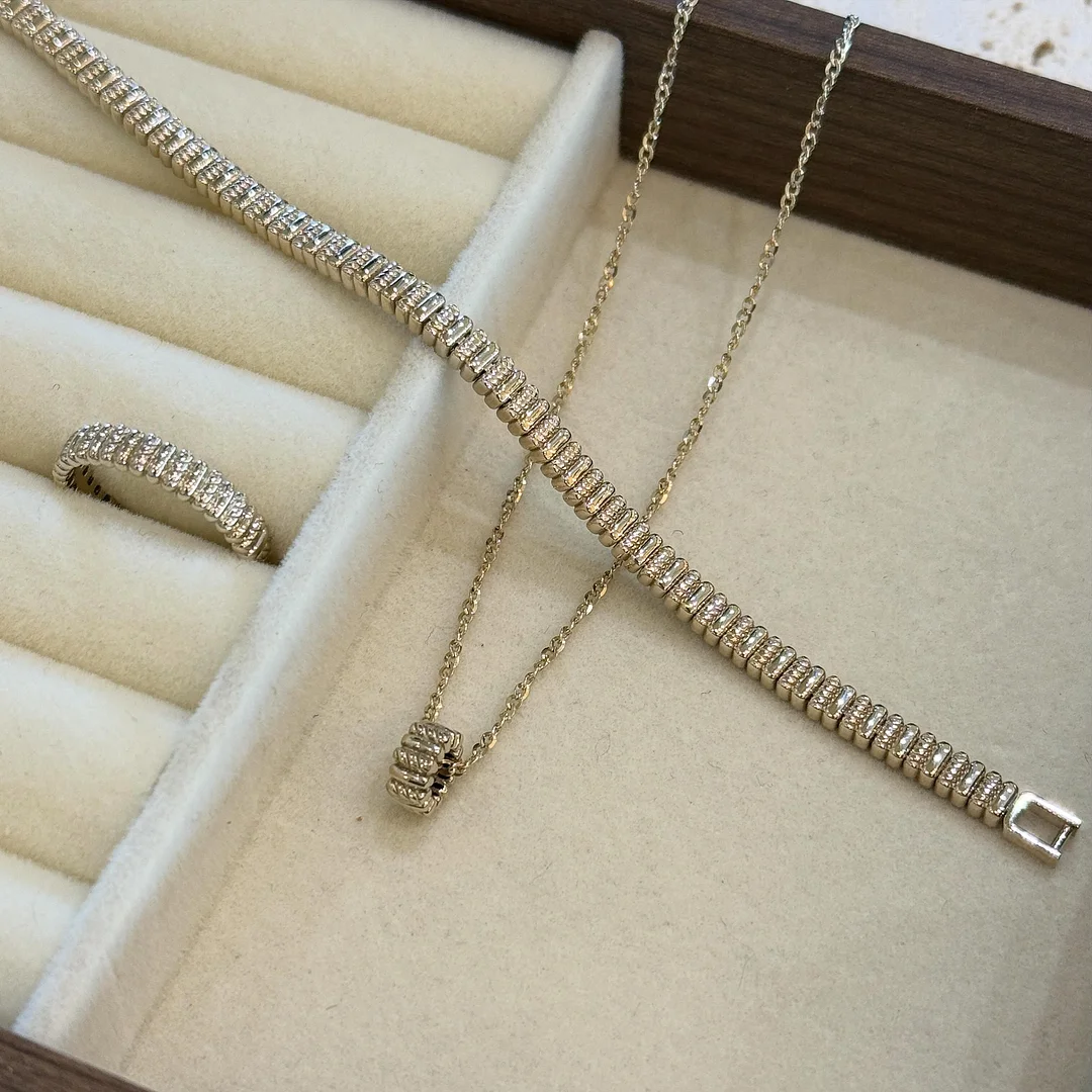LUCKY FISH BRACELET 14K, 18K 플래티 팔찌 1