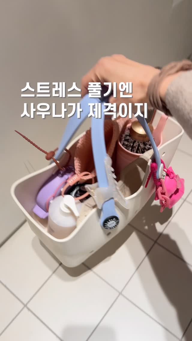 메종키츠네 베이비폭스 브이넥 니트