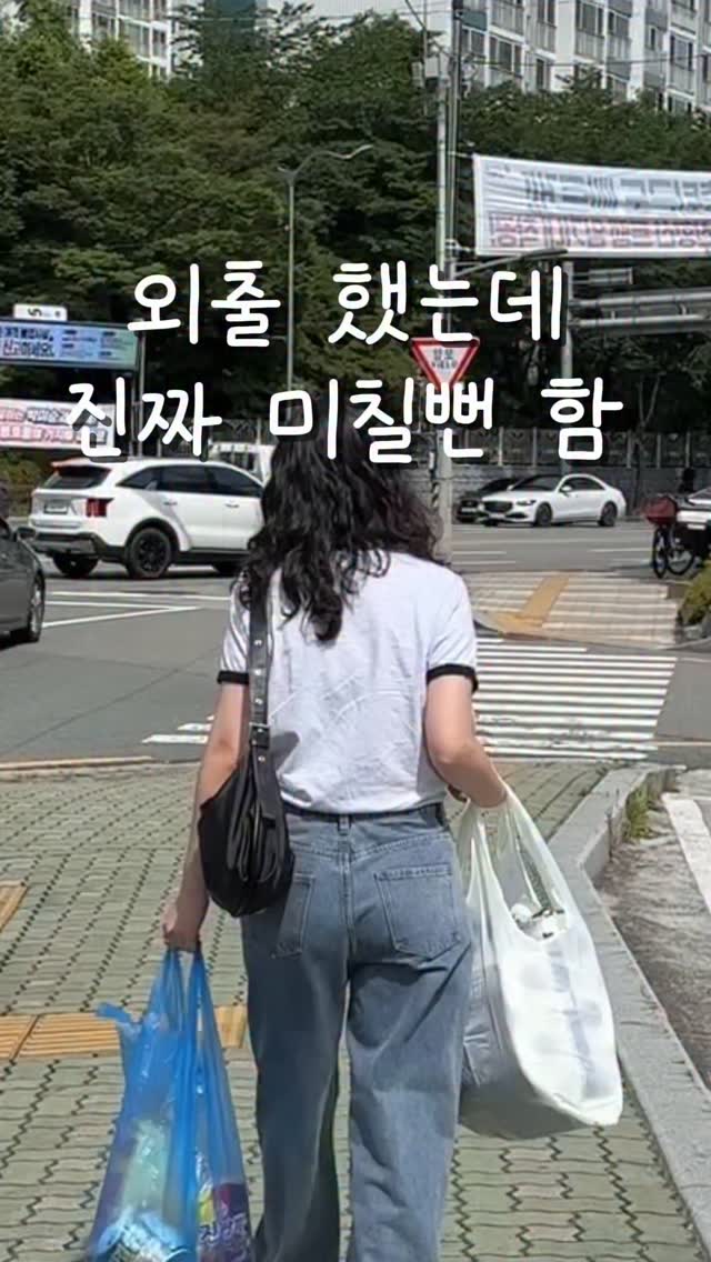 퍼프 어깨 프릴 티셔츠