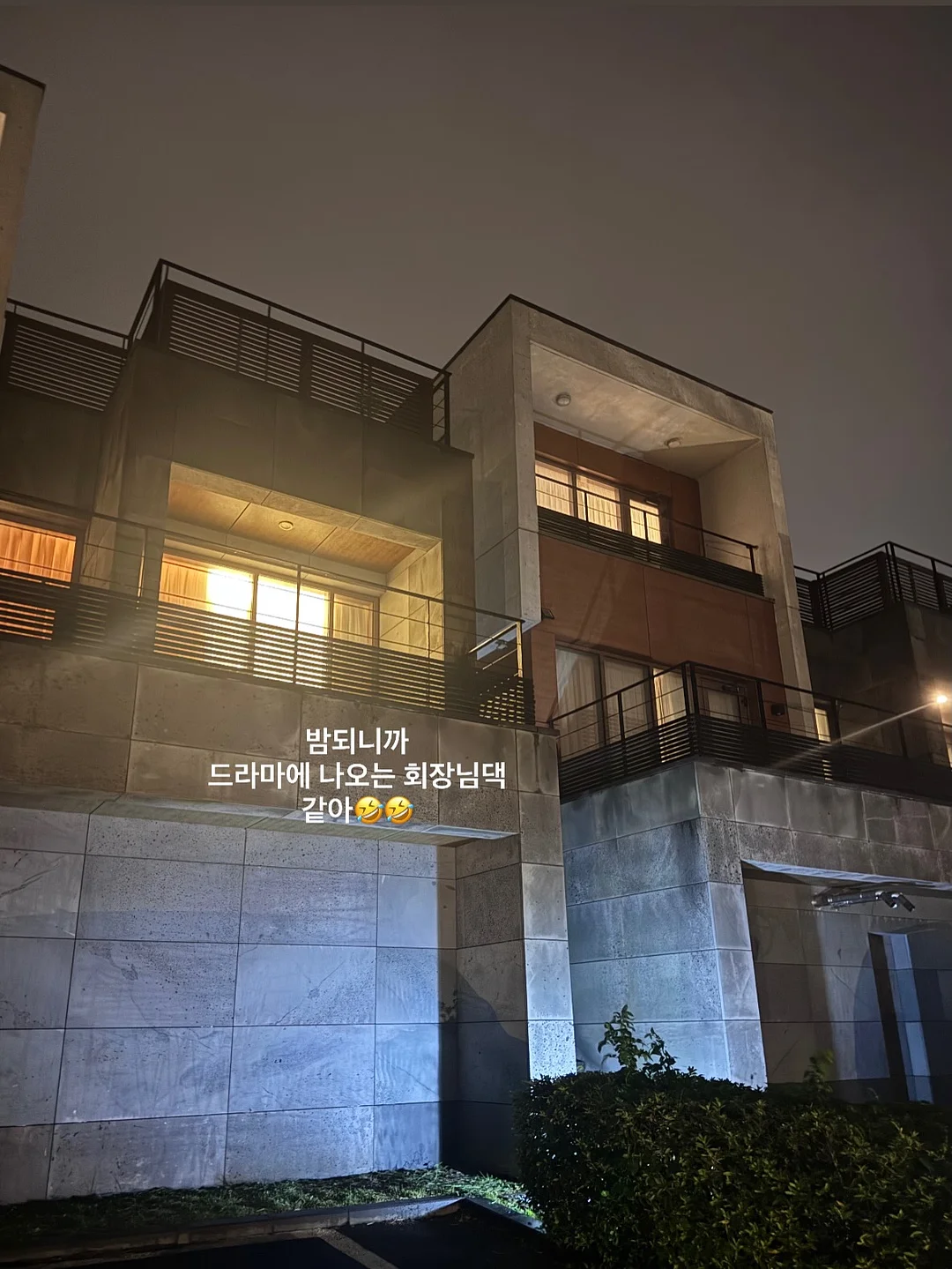 아일렛 날개 티 9