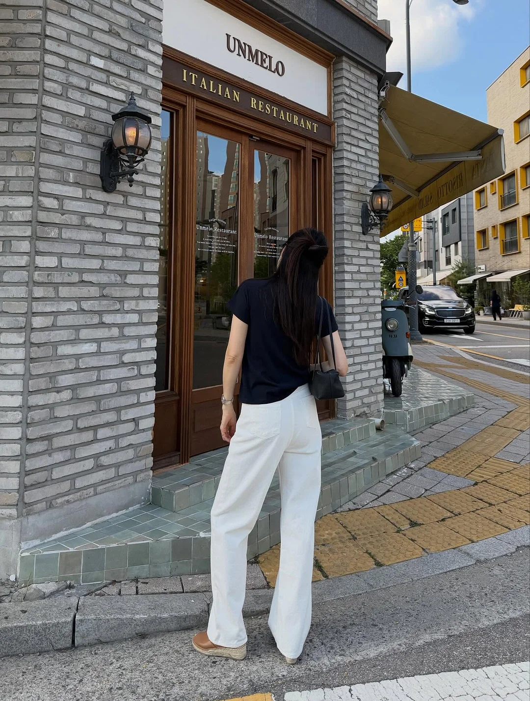 루즈핏 셔링 디테일 상의와 스판 밴딩 스커트 세트 3