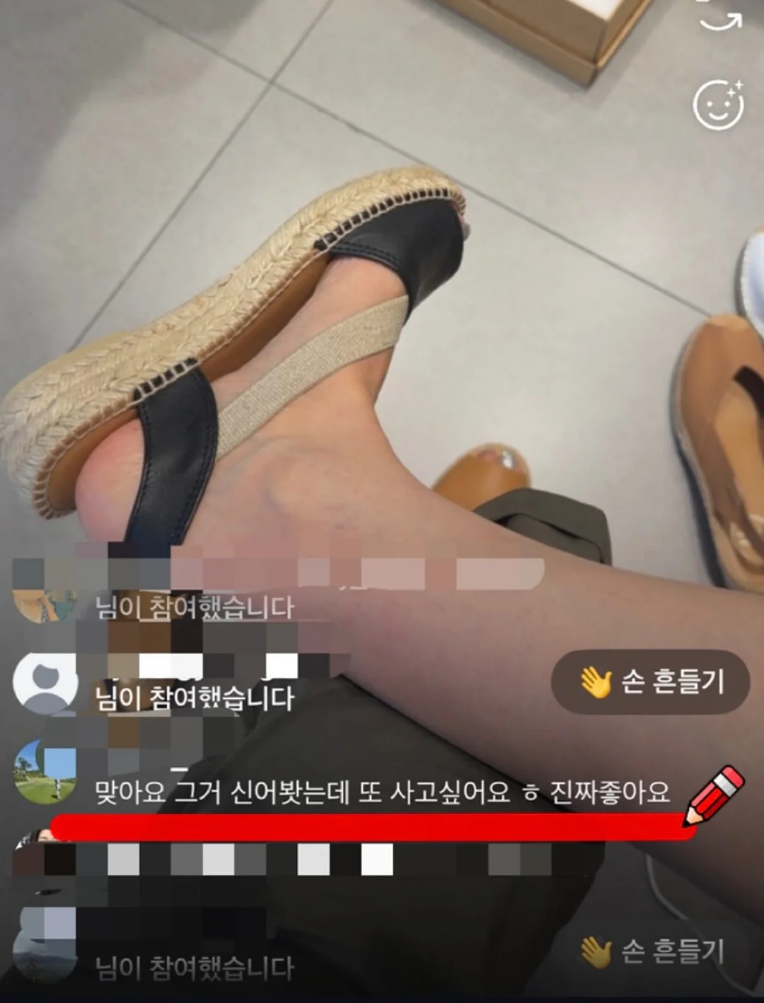 루즈핏 셔링 디테일 상의와 스판 밴딩 스커트 세트 10