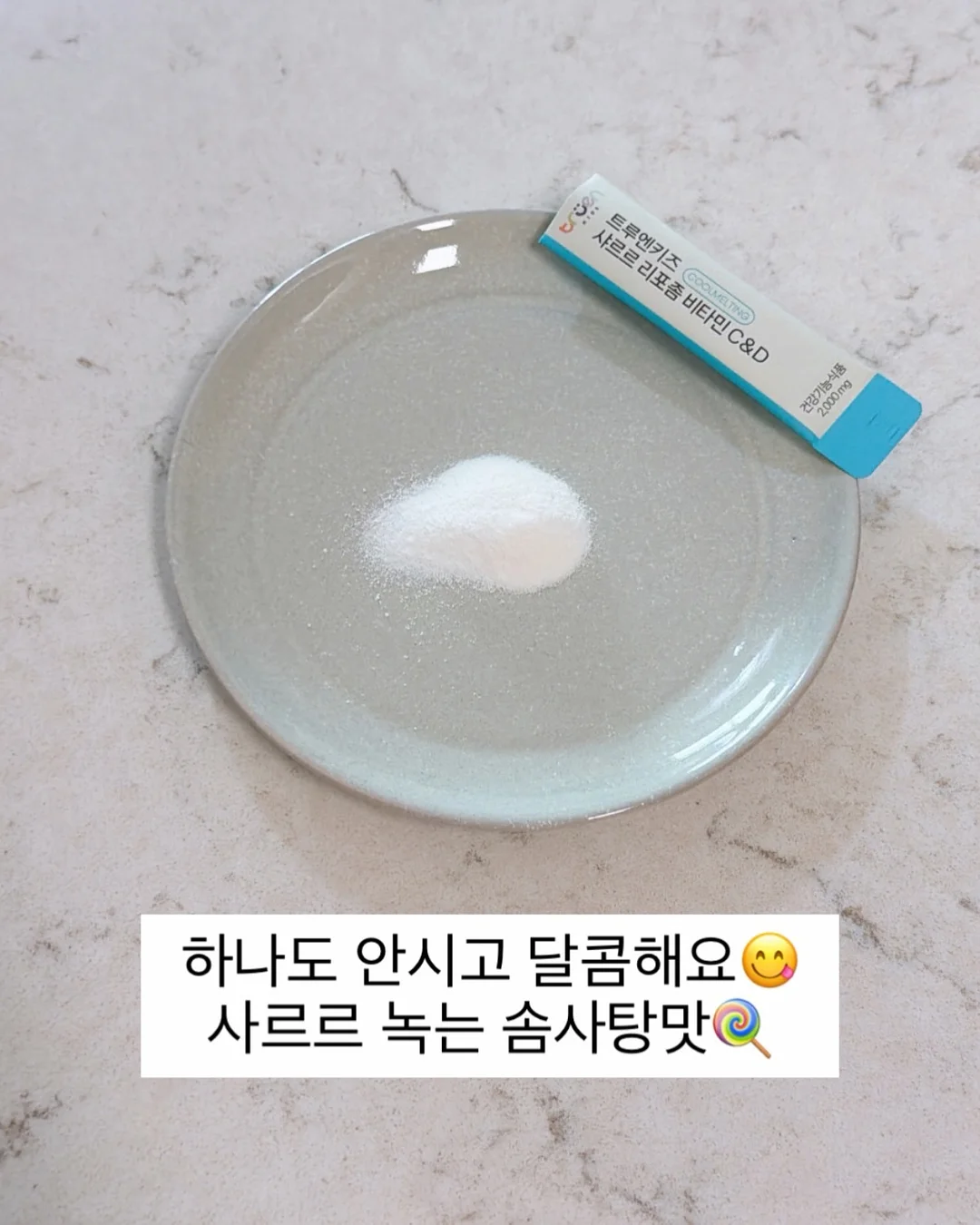 아크네 차콜 반팔 5