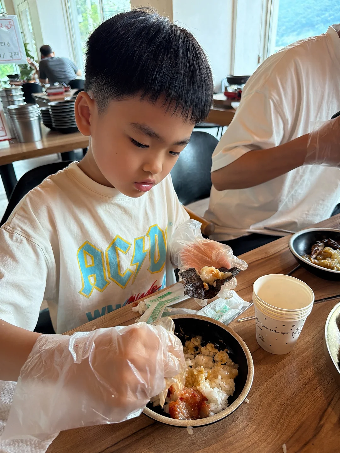 카비시 락 그래픽 티셔츠 8