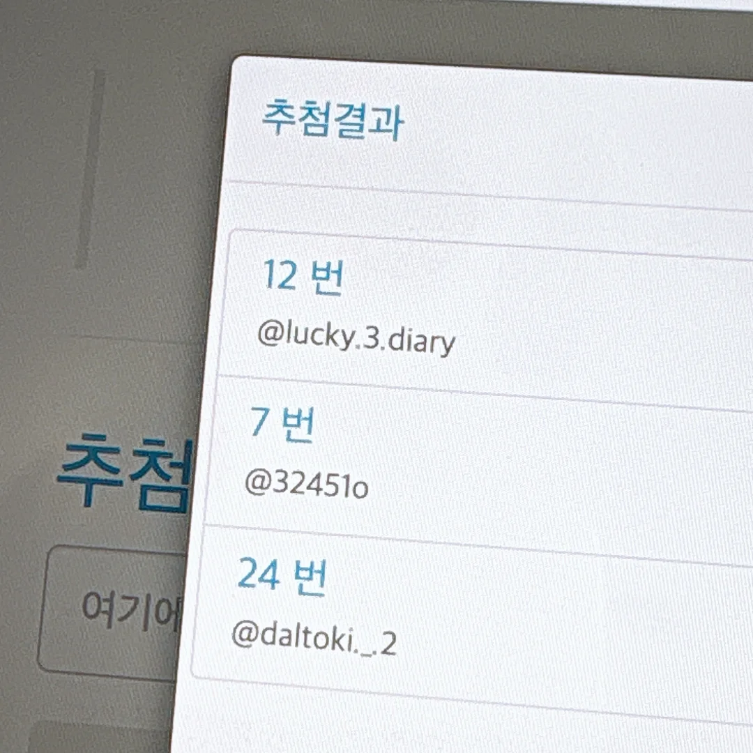 박시 펀칭 니트 8