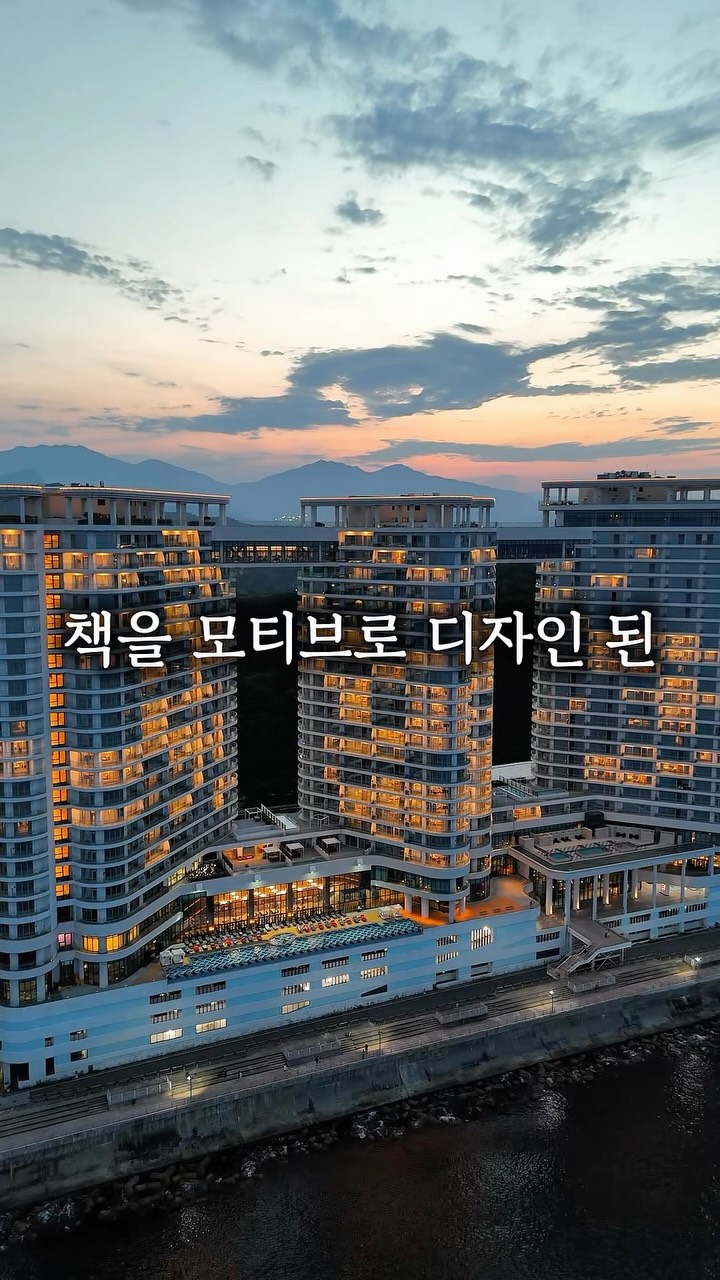 펀칭 레이스 블라우스