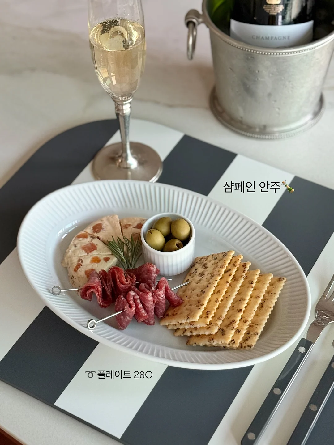 마젠타 컬러 래시가드 세트 18