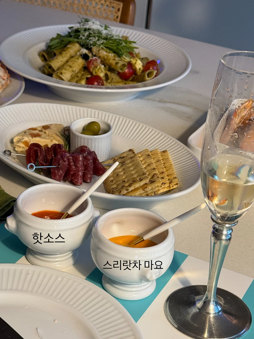 마젠타 컬러 래시가드 세트 19