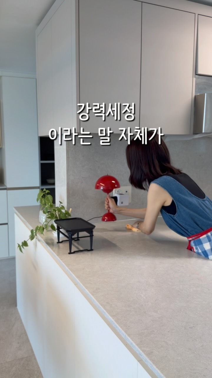 와이드 서브 스크린