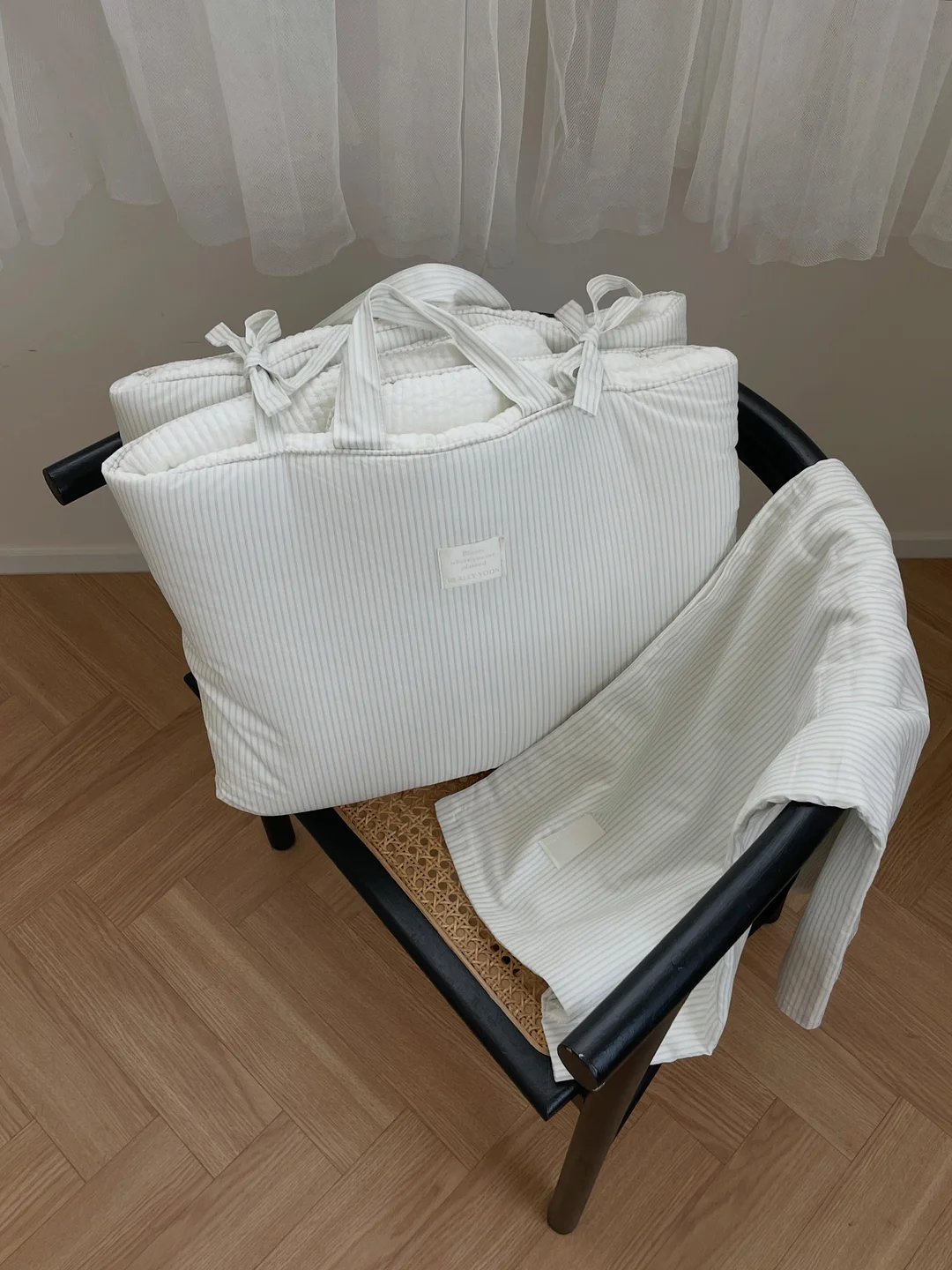 화이트 부츠컷 팬츠 1
