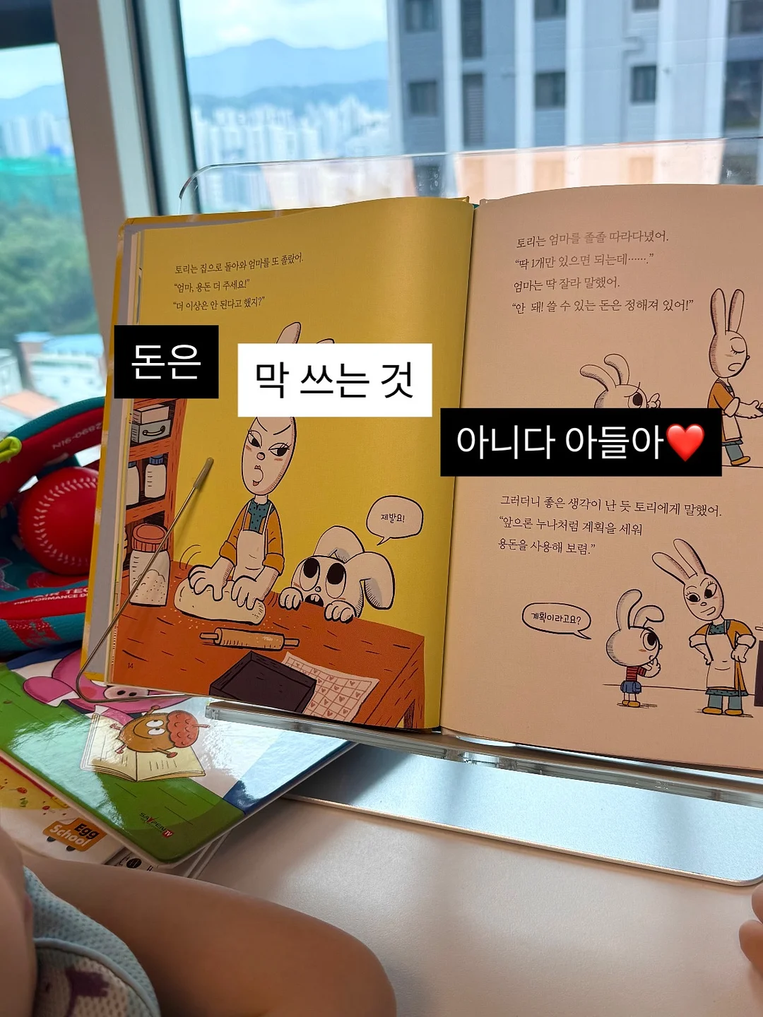 아크네 차콜 반팔 2