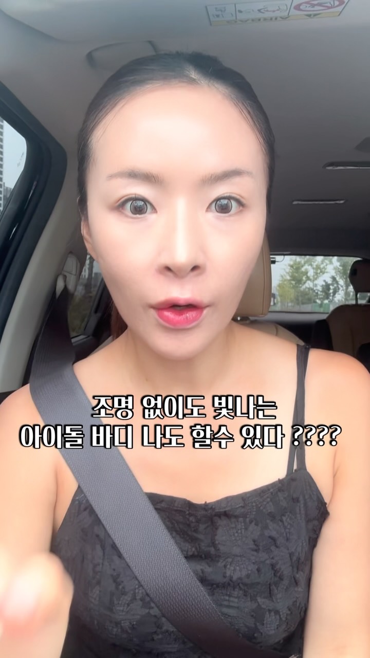 로에브 오프숄더 티셔츠