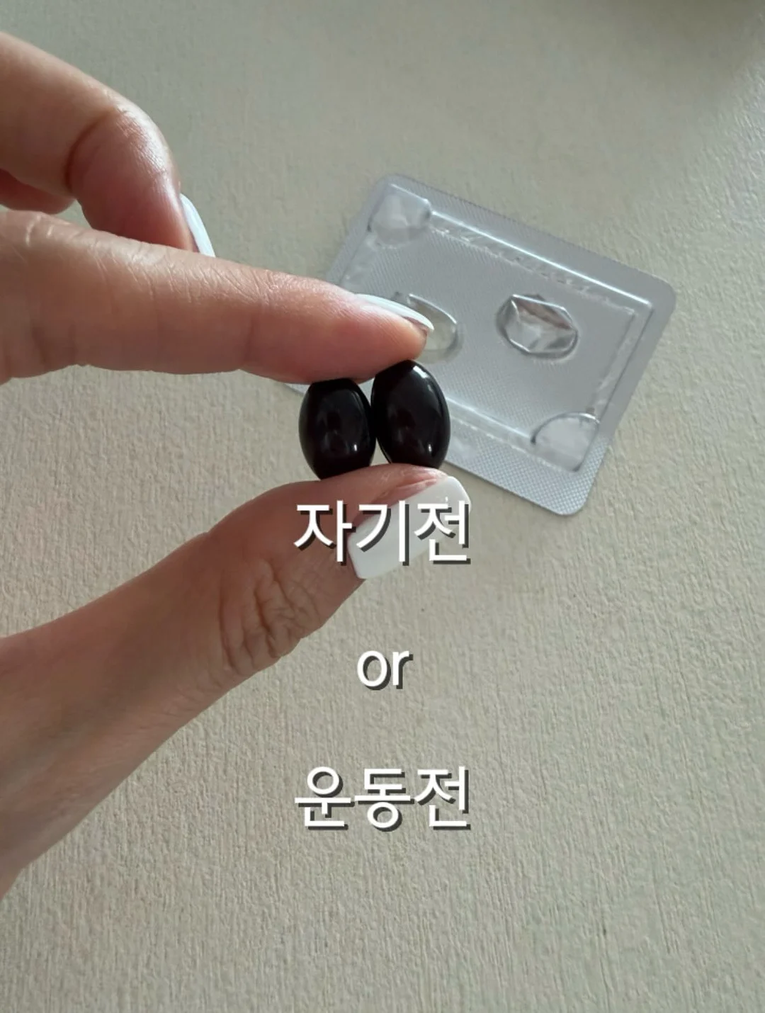 아크메드라비X케어베어 크림컬러 디자인로고 후드티 1