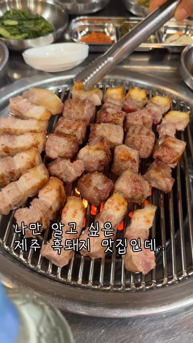 콩단추 타이 블라우스