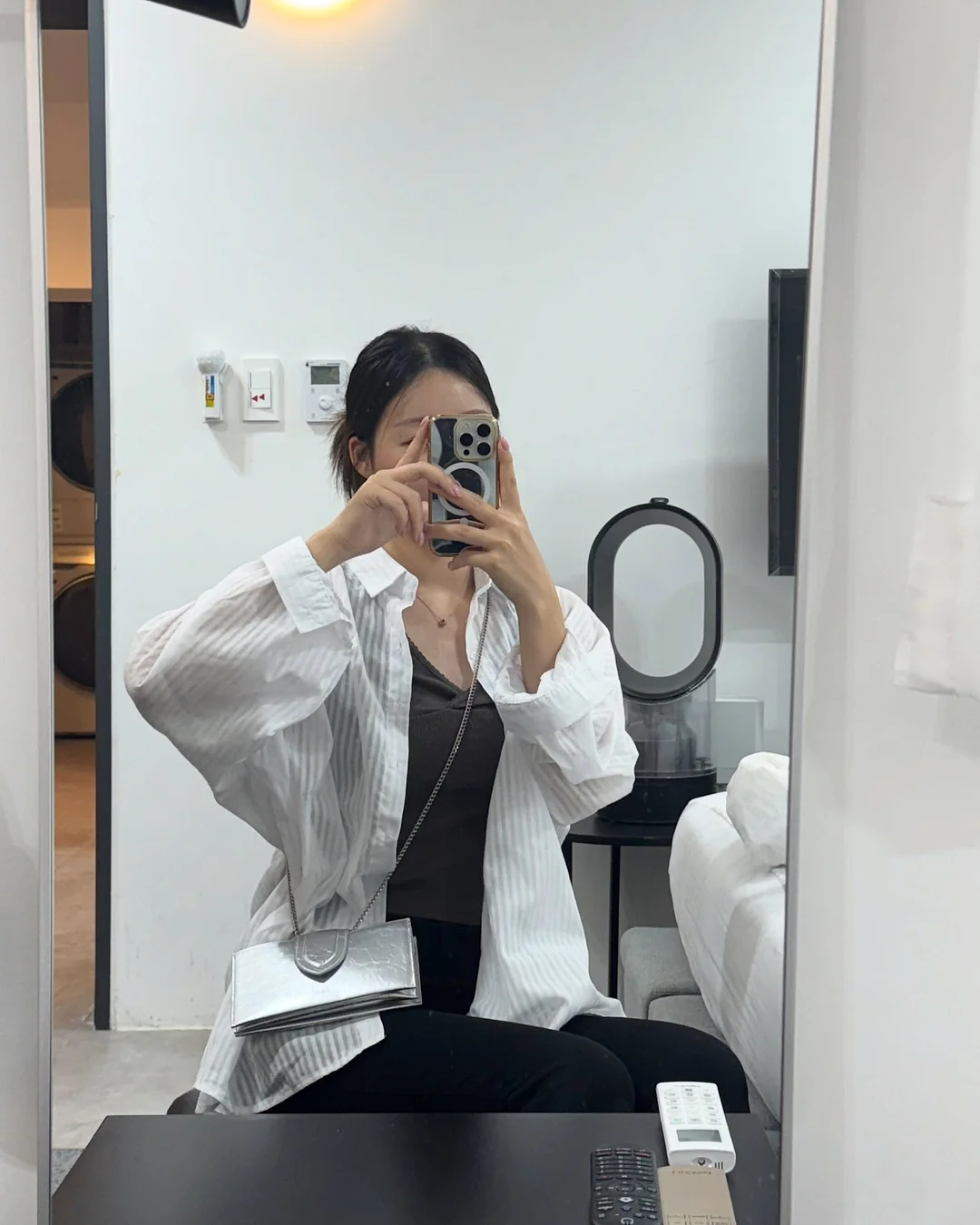 COLNE 세미 오픈 라펠 콘트라스트 엣지 브이넥 트윌 텍스처 드레스 10