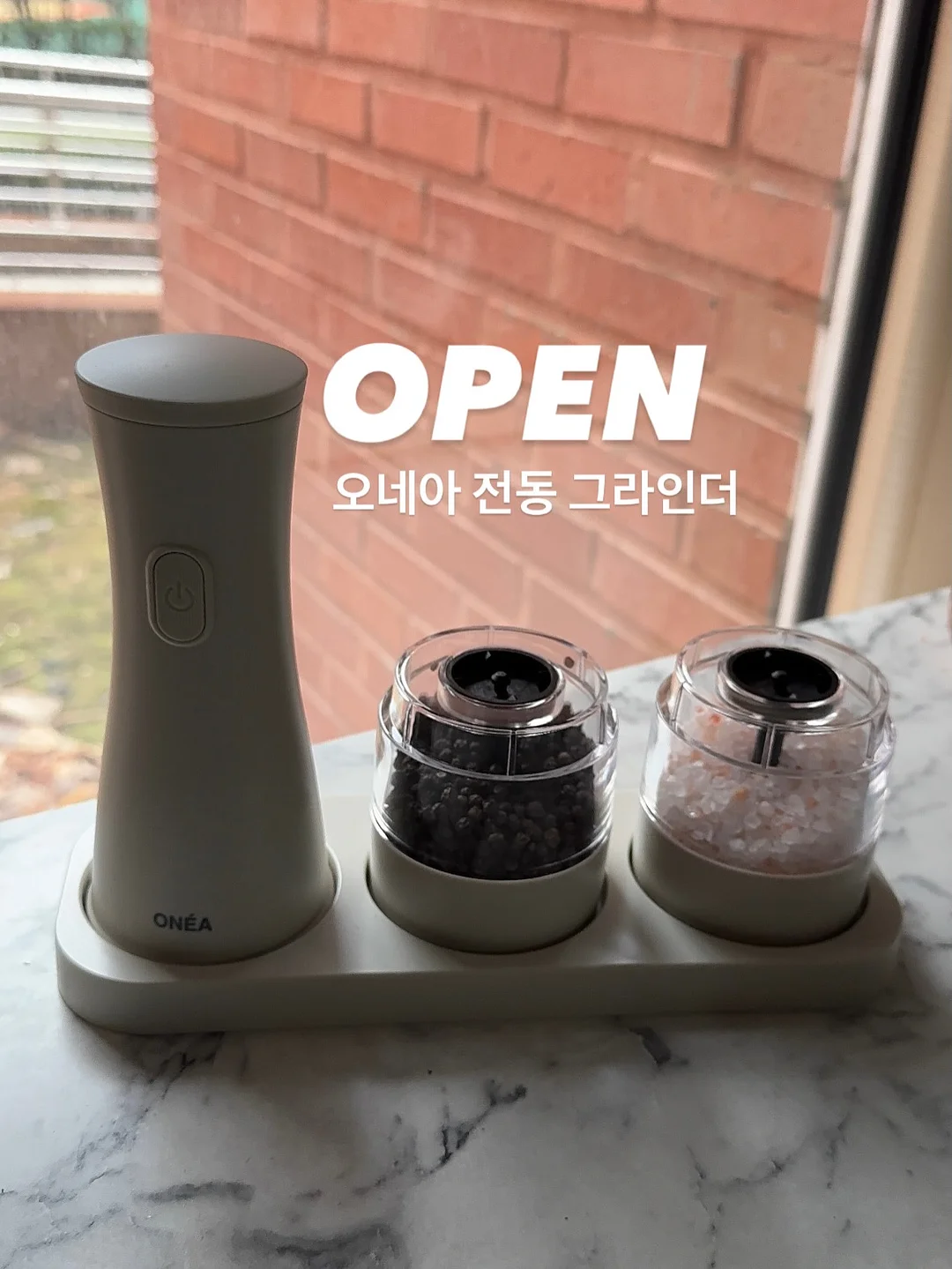 리본 디테일 블라우스와 벨트 슬랙스 세트 1