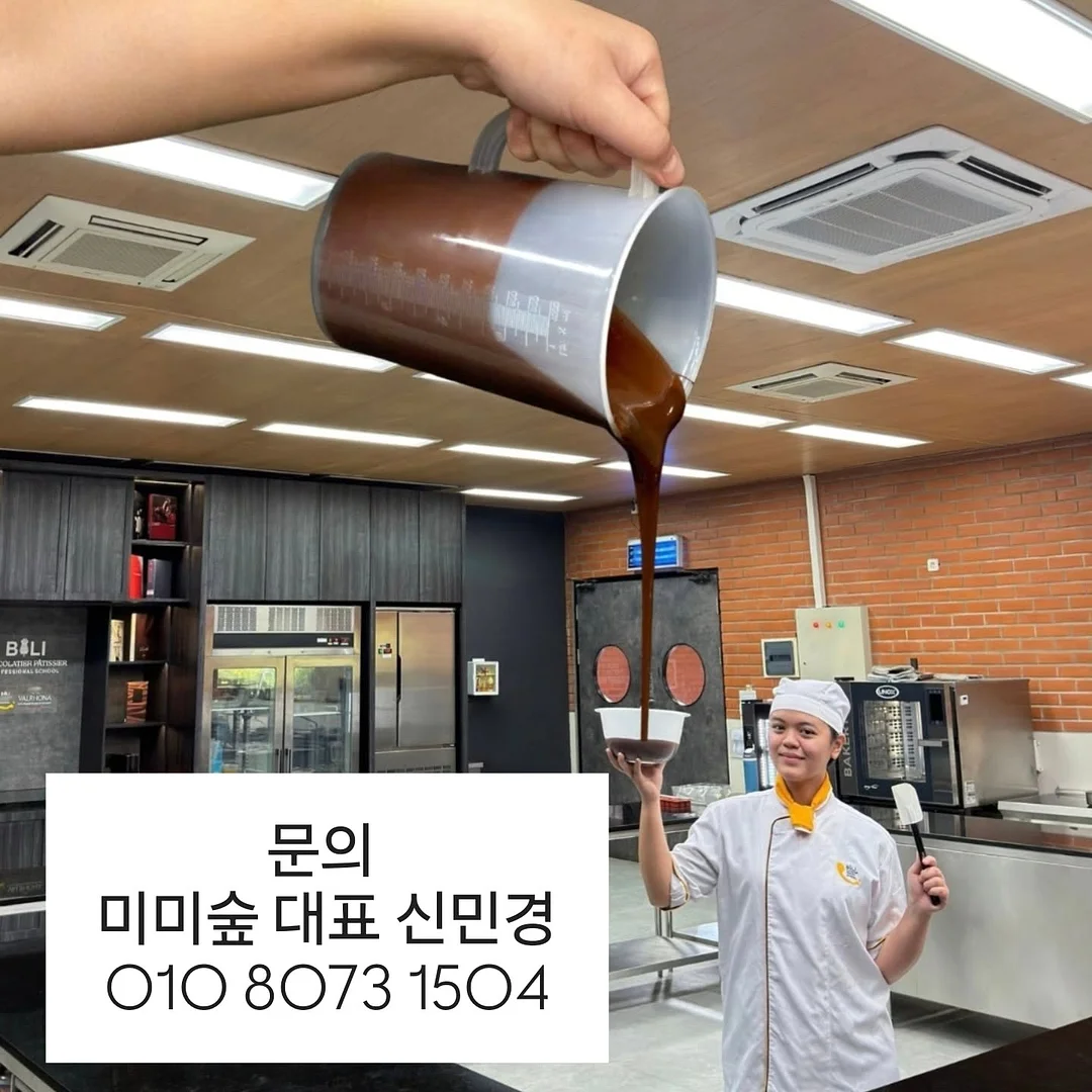 화이트톤 원피스 4