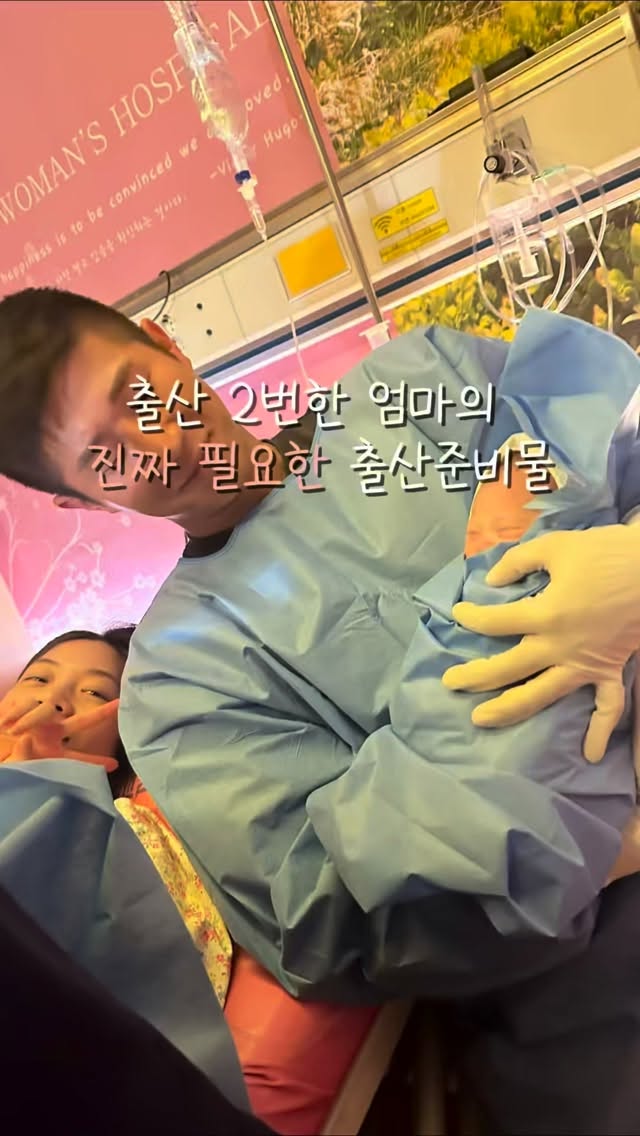 위로 열리는 캐리어