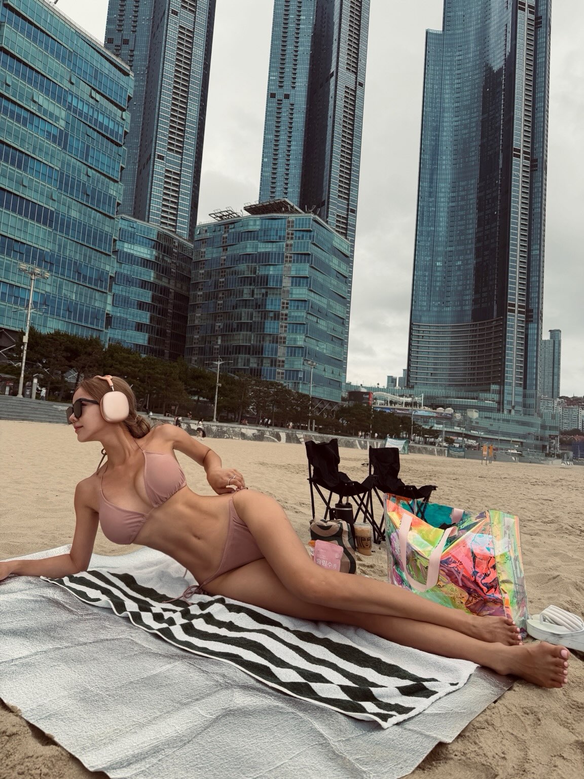 하츠네 미쿠X패밀리마트 1/8 스케일 피규어 2