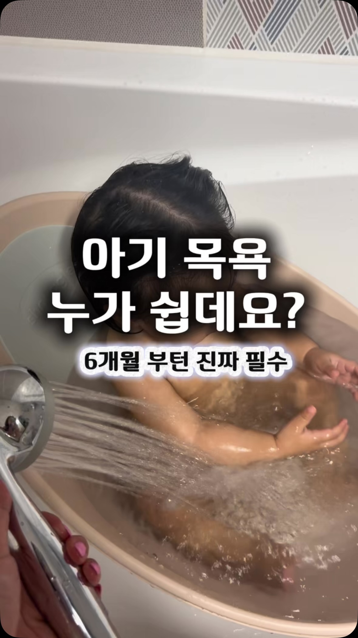 린넨 니트 세트와 새틴 스커트