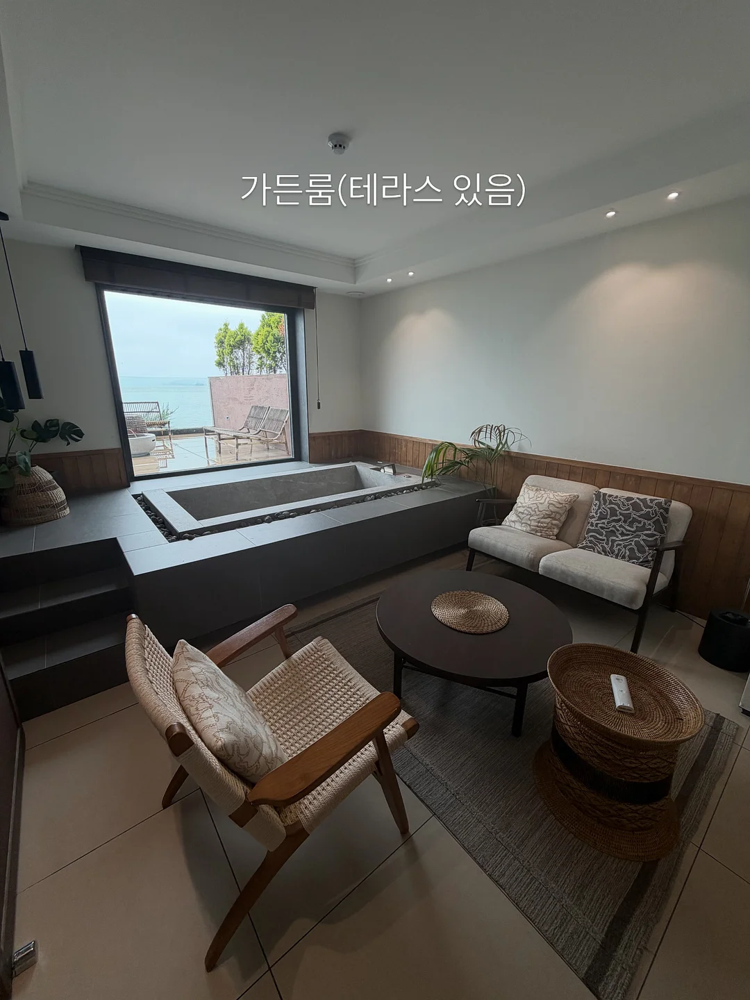 이케아 일레르스베리 침대협탁 15