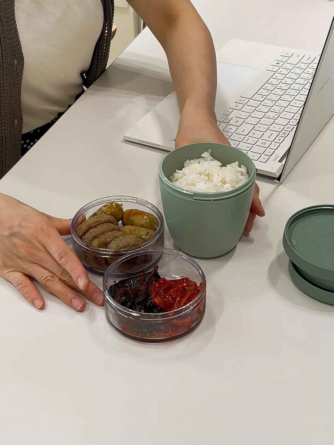 흰 양말 옷 신발 세제 12