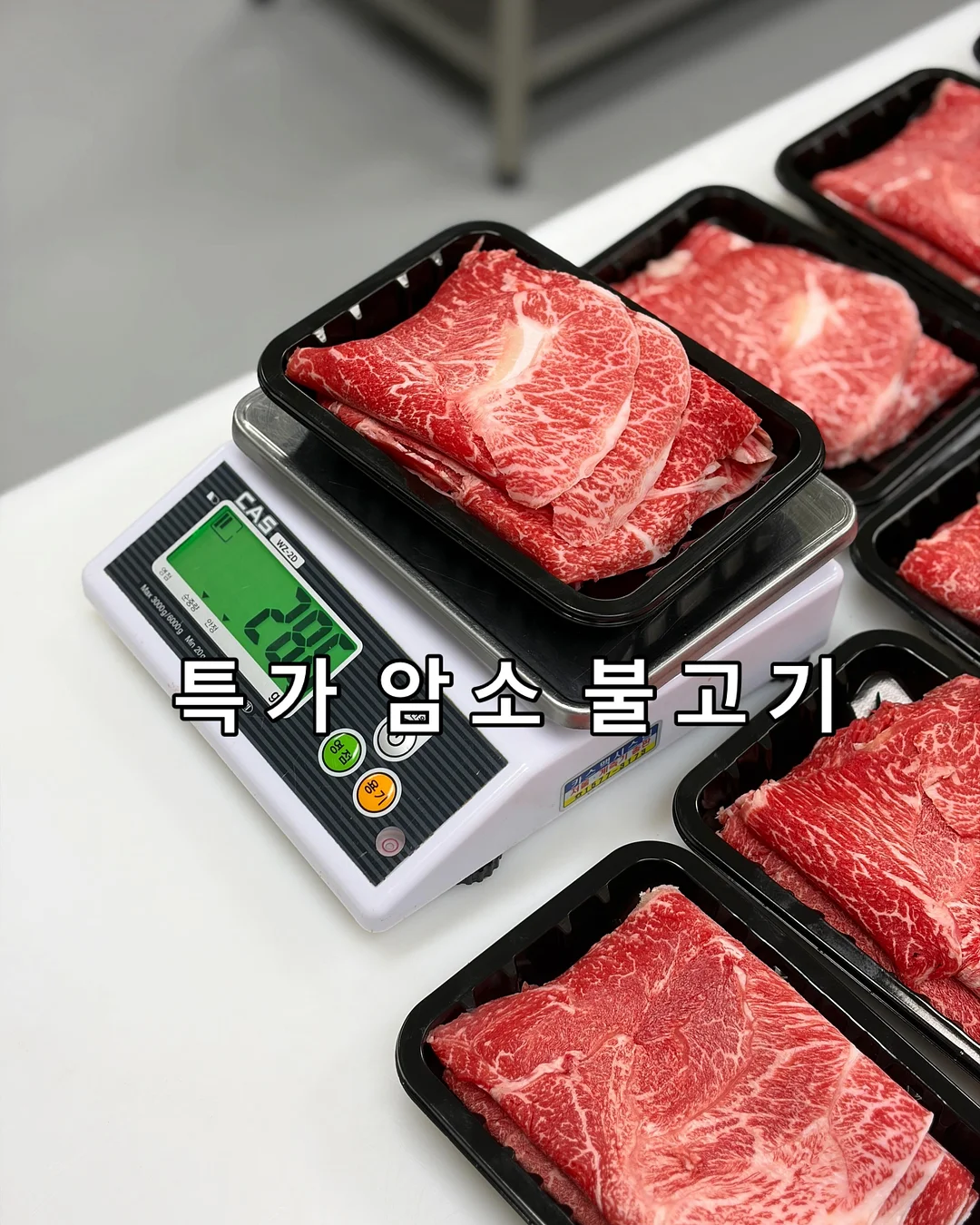 아쿠아스큐텀 오픈형 민소매 원피스 1