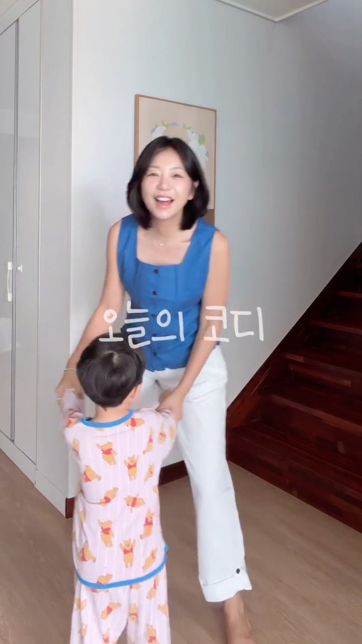 네이비 스웻셔츠