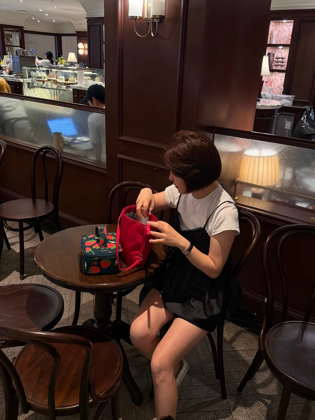 에밀리 행거 6