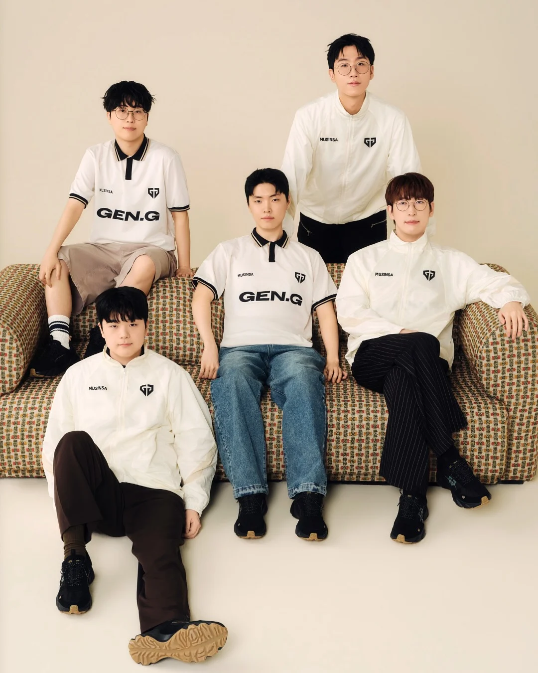 꾸레쥬 화이트 원숄더 탑 나시 1