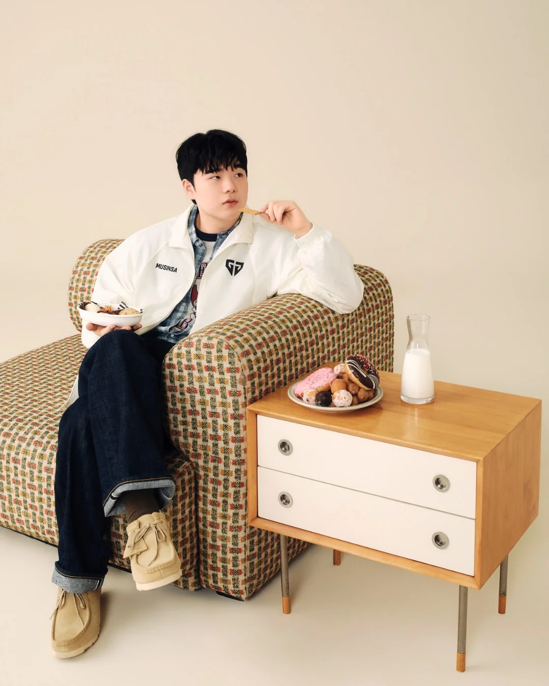꾸레쥬 화이트 원숄더 탑 나시 11