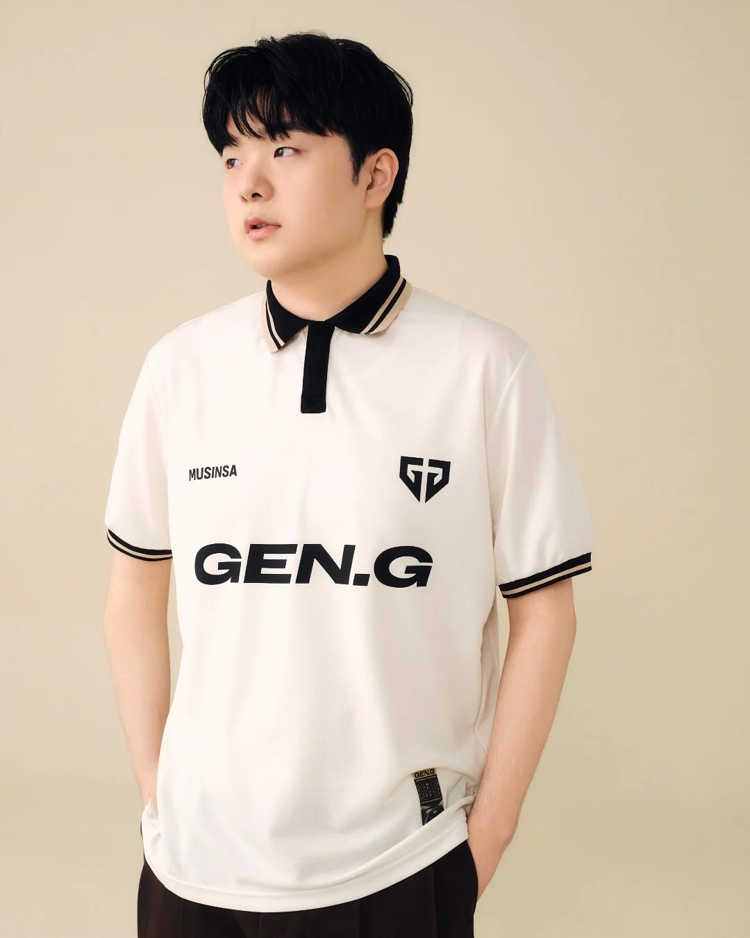 꾸레쥬 화이트 원숄더 탑 나시 2