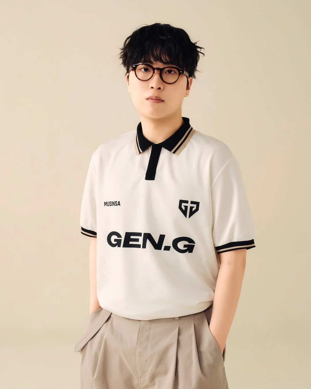 꾸레쥬 화이트 원숄더 탑 나시 3
