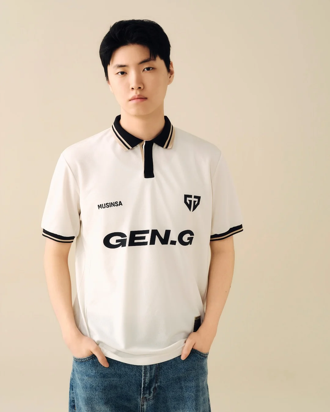 꾸레쥬 화이트 원숄더 탑 나시 4