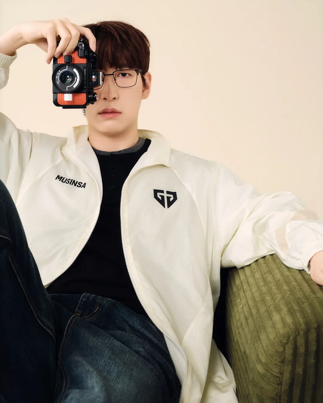 꾸레쥬 화이트 원숄더 탑 나시 5