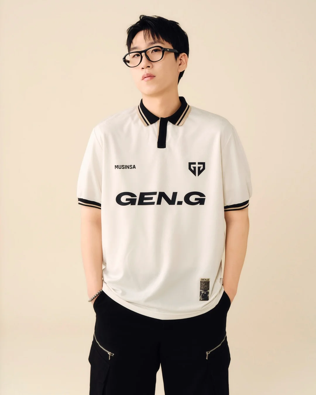 꾸레쥬 화이트 원숄더 탑 나시 9