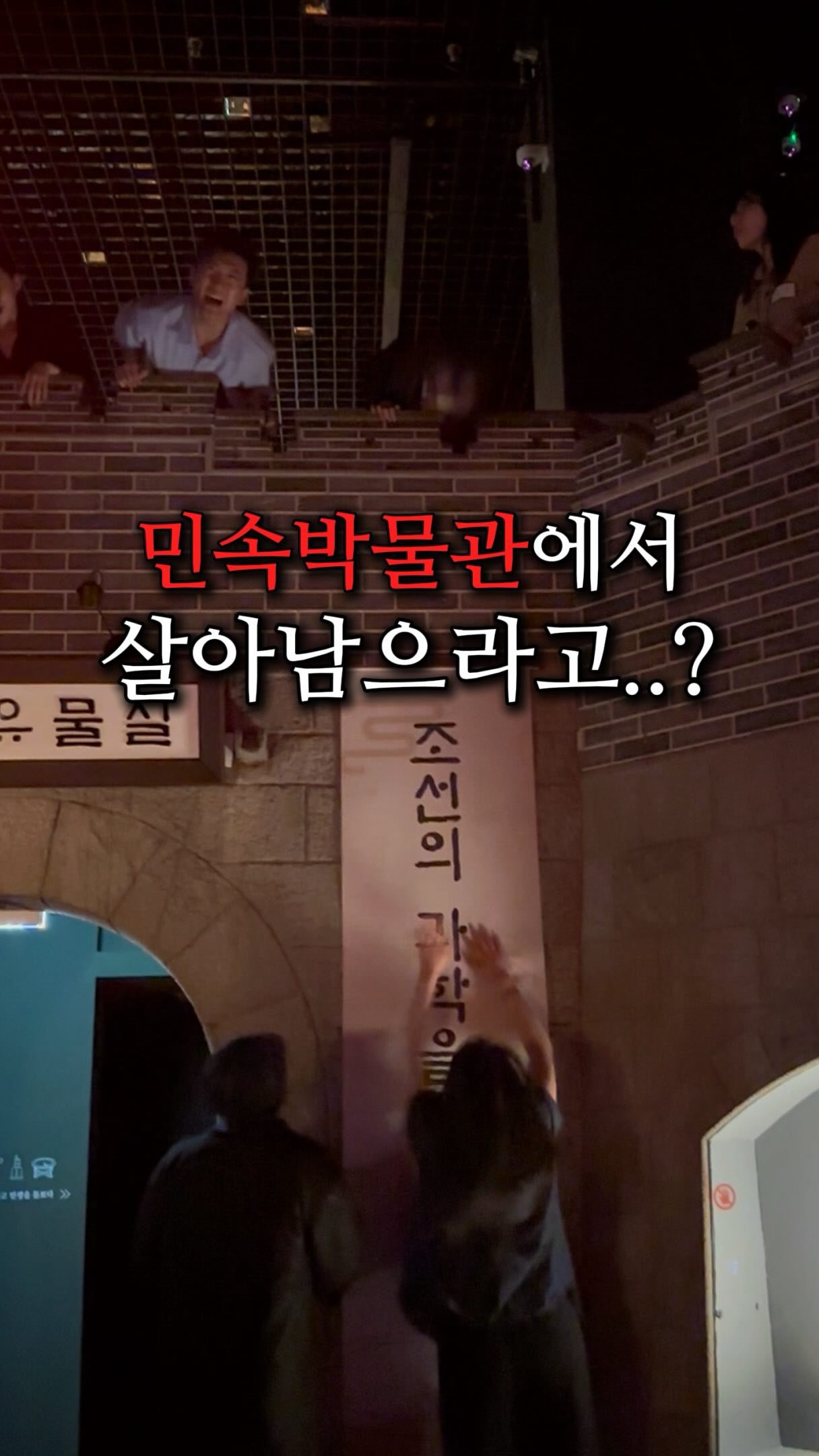 더모스트 리본소매 플리츠 티셔츠