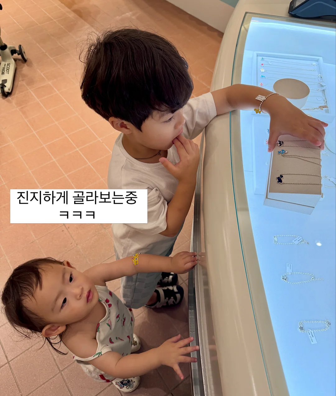 벨로체 심플 타원 테두리 목걸이 8