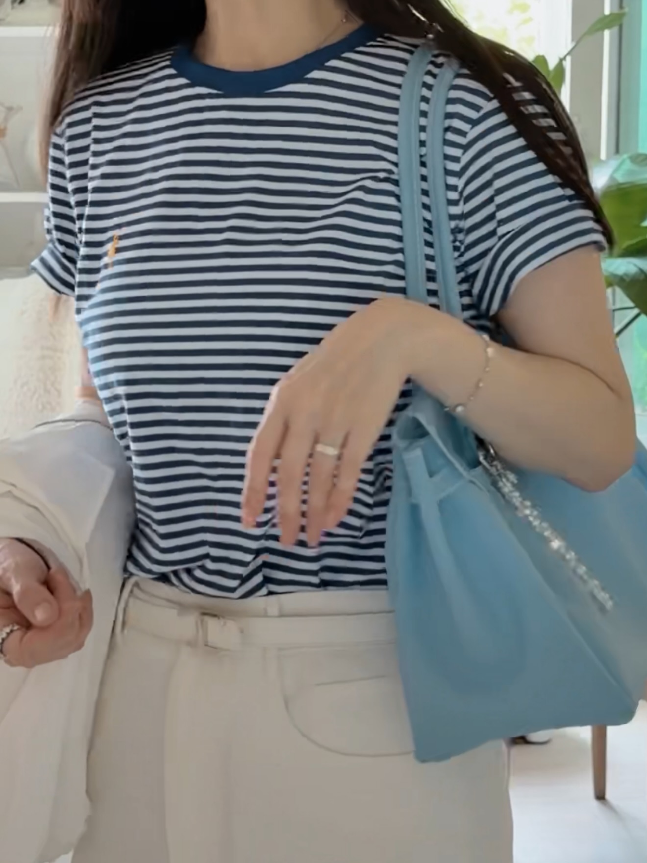 마들렌 훌 티셔츠 17