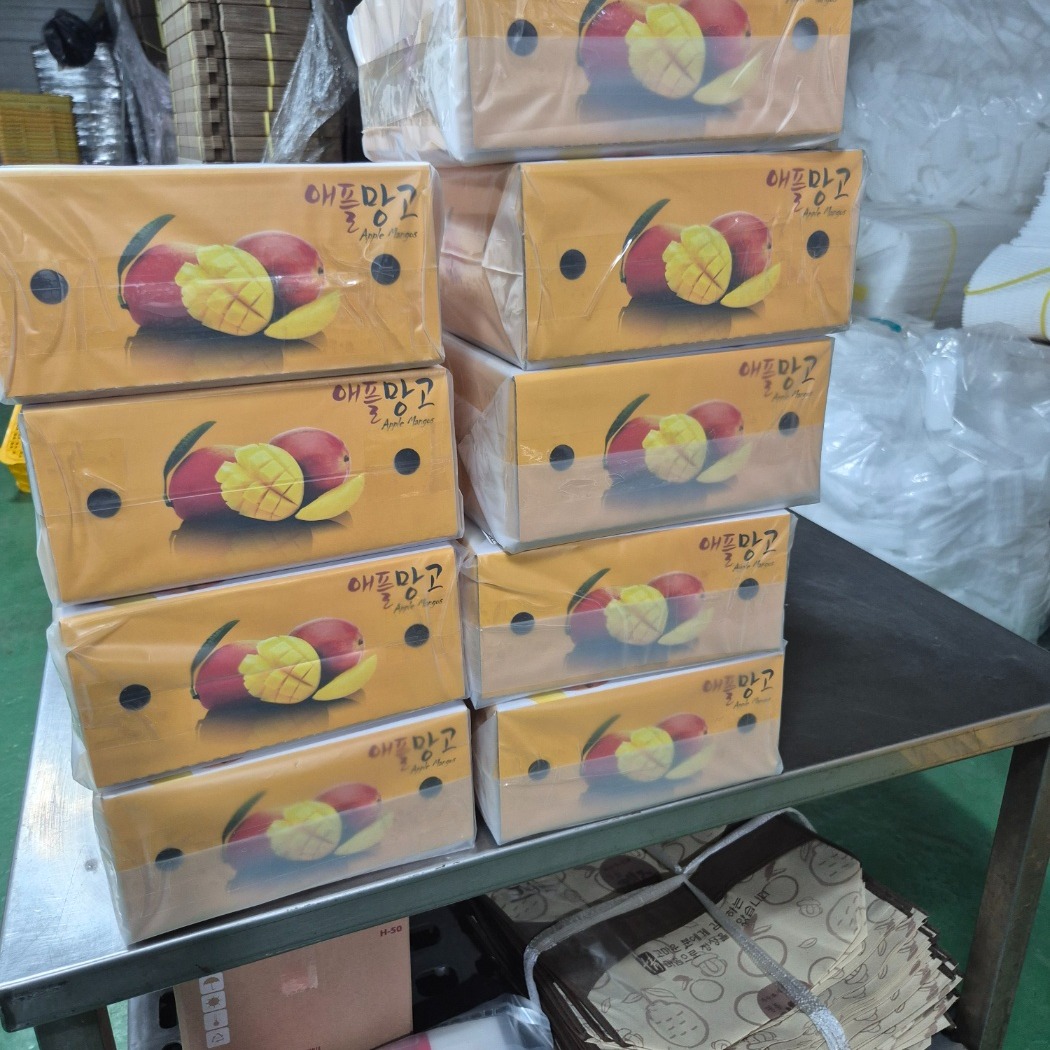 블랙 슬림 부츠컷 데님 1